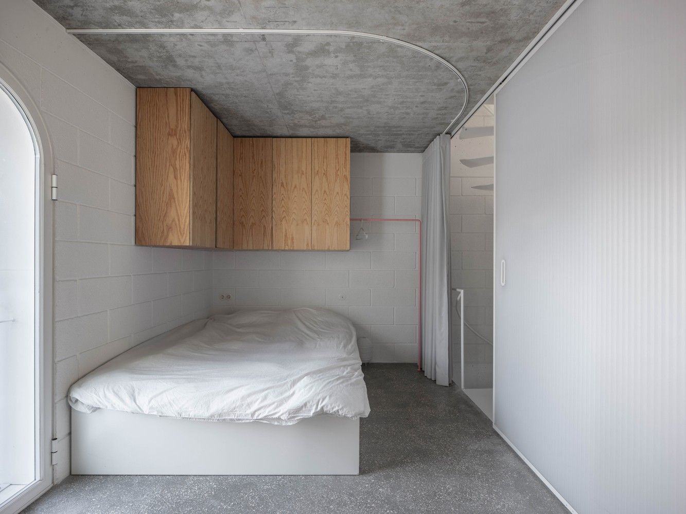 首发leopoldbanchinidanielzamarbide拥有强大内部和沉思空间的封闭式