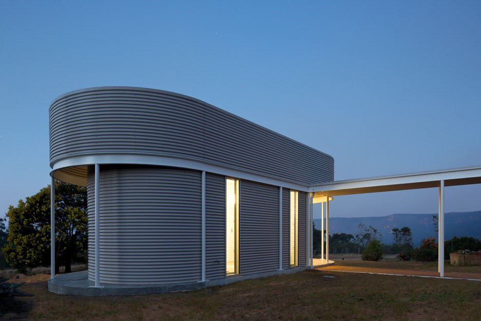 澳大利亚的Barragorang山谷药丸形状的波纹金属小屋