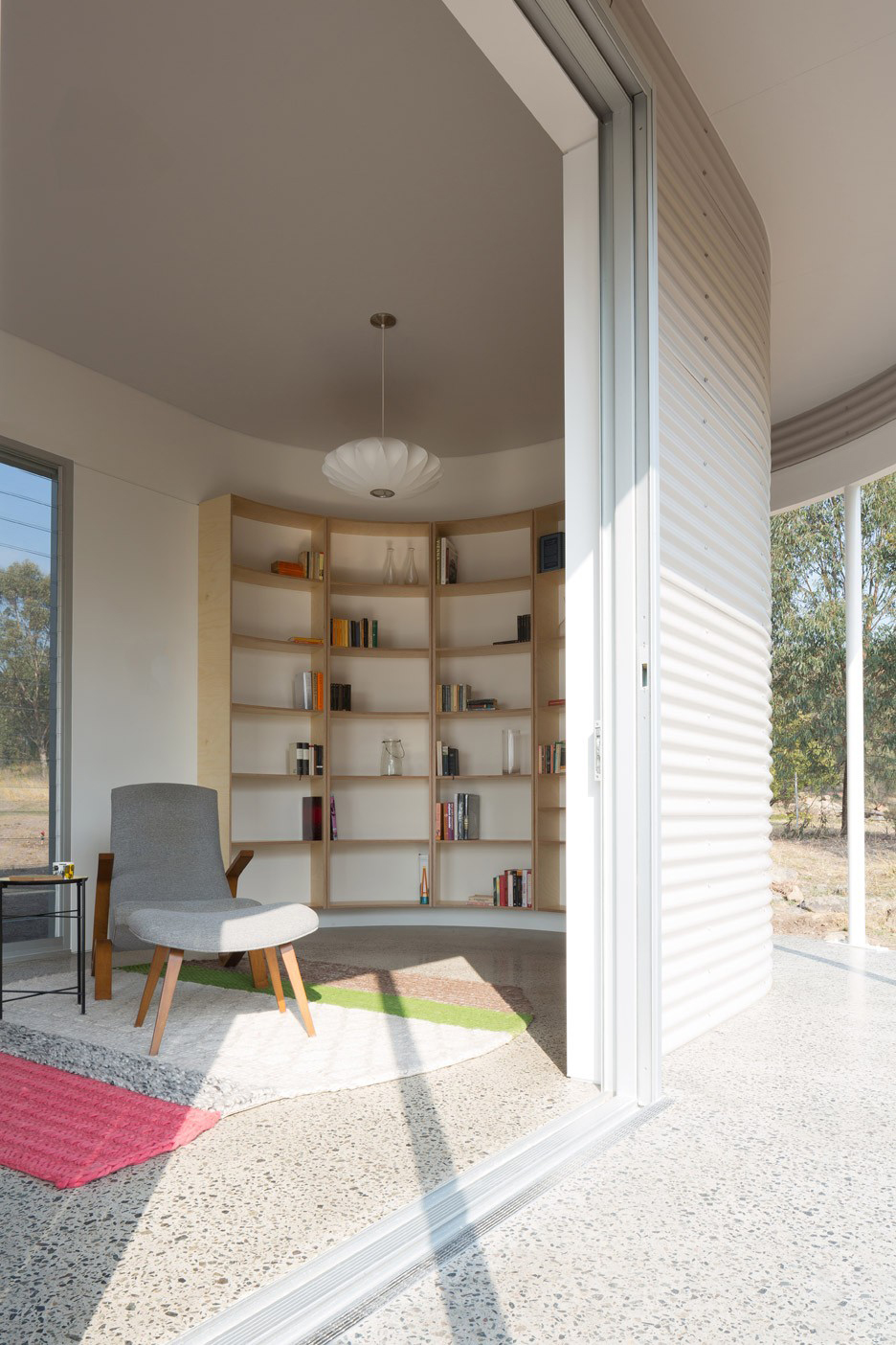 澳大利亚的Barragorang山谷药丸形状的波纹金属小屋