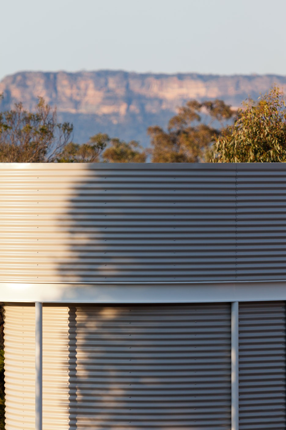 药丸形状的波纹金属小屋 | 设计赏析