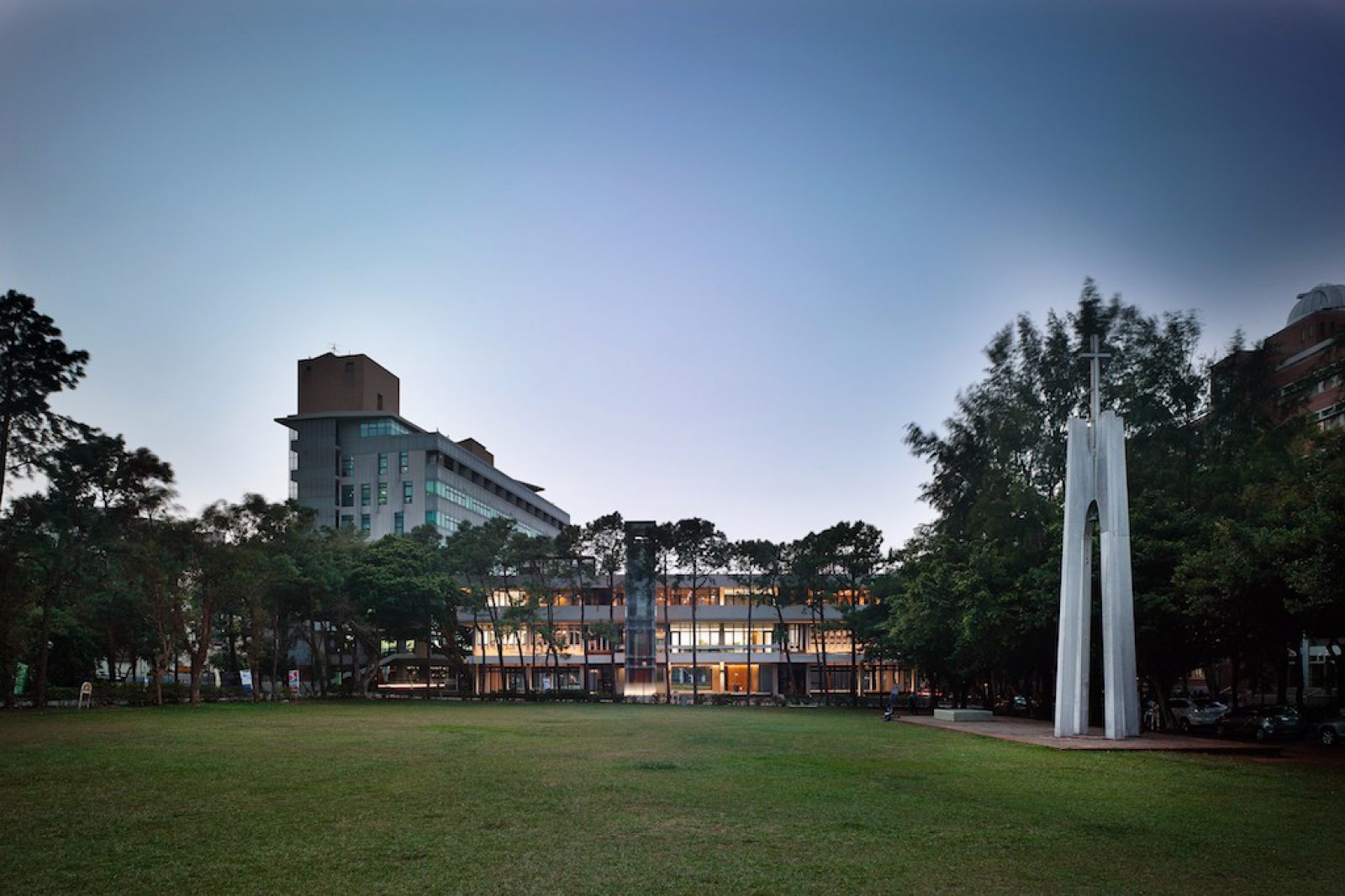 中原大学行政大楼