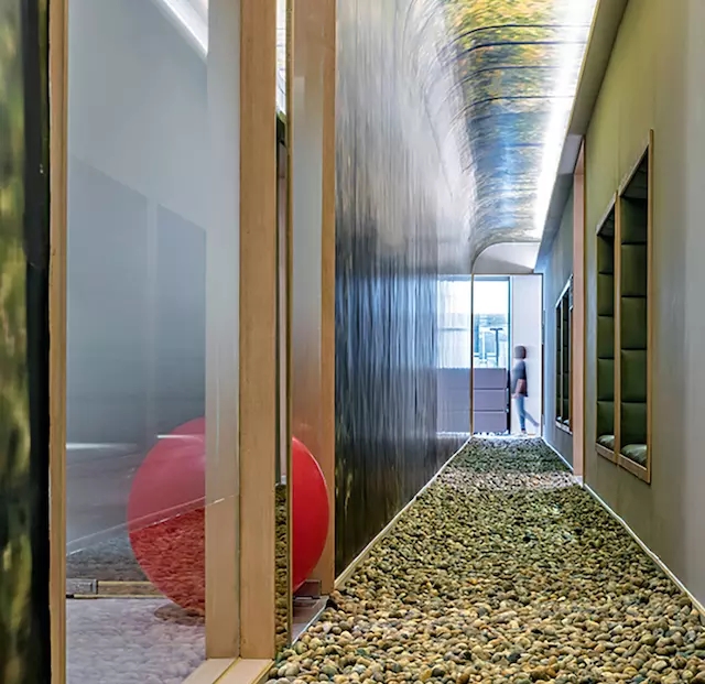 news-bds-jiudian-09.jpg 办公室长成快捷酒店的样子是什么心情 | 设计赏析