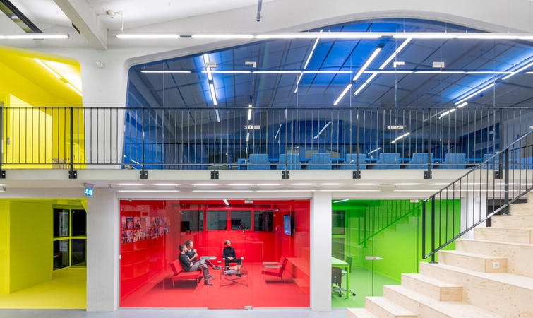 news-changkuhemei-01.jpg 大仓库做办公室,装修的很美 | 设计赏析