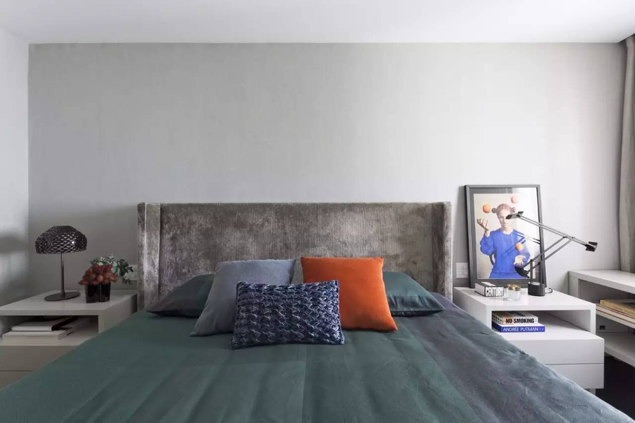 news-gaojihei-18.jpg 这样设计才是真正的高级灰! | 设计赏析