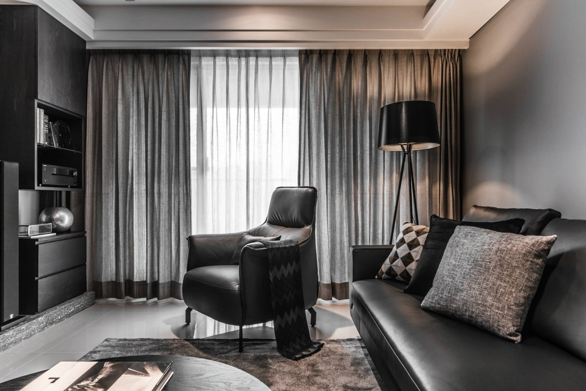 news-gaojiheishiji-07.jpg 高级黑现代住宅设计 | 设计赏析