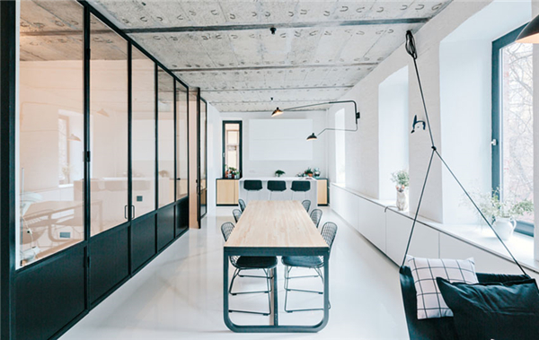 news-heibeiduibi-04.jpg 黑白分明——强烈对比 | 设计赏析