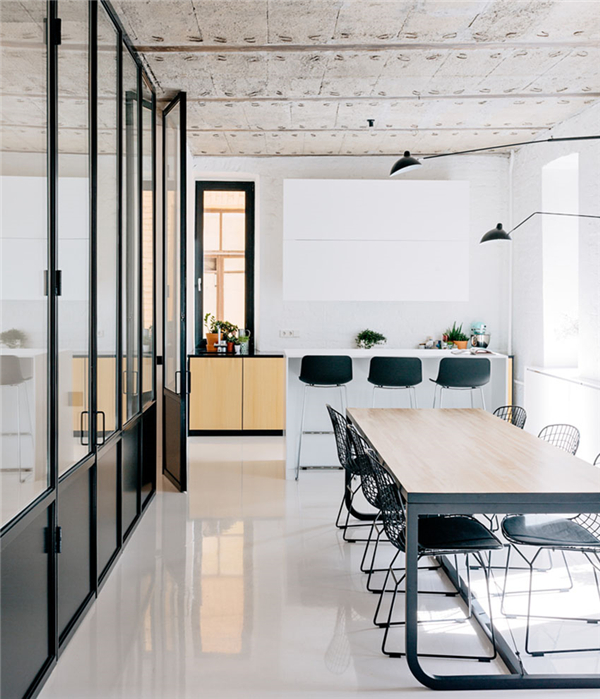 news-heibeiduibi-07.jpg 黑白分明——强烈对比 | 设计赏析