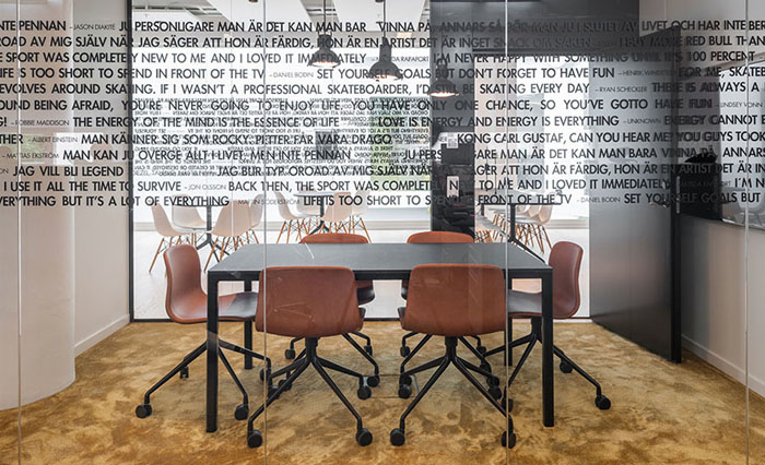 news-hongliu-04.jpg 红牛,很牛的样子 | 设计赏析