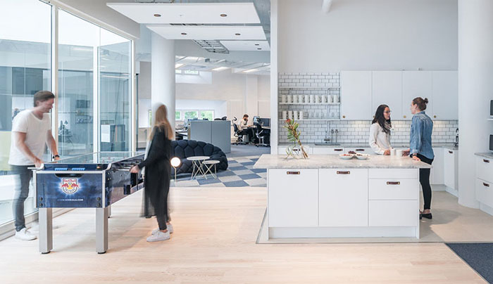 news-hongliu-06.jpg 红牛,很牛的样子 | 设计赏析