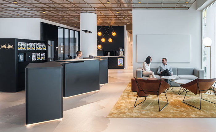 news-hongliu-07.jpg 红牛,很牛的样子 | 设计赏析