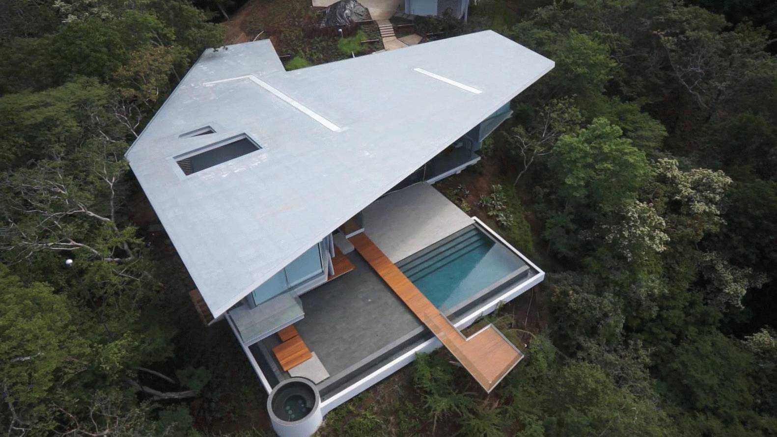 news-mianchaodahai-02.jpg 背靠大山面朝大海的超级别墅 | 设计赏析