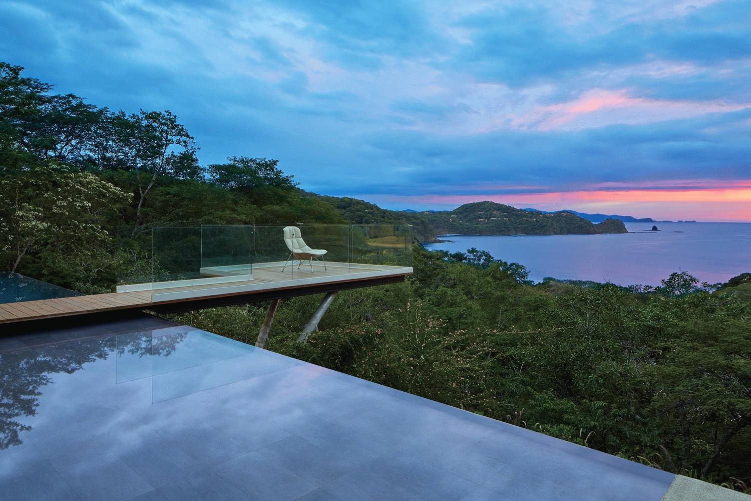 news-mianchaodahai-08.jpg 背靠大山面朝大海的超级别墅 | 设计赏析