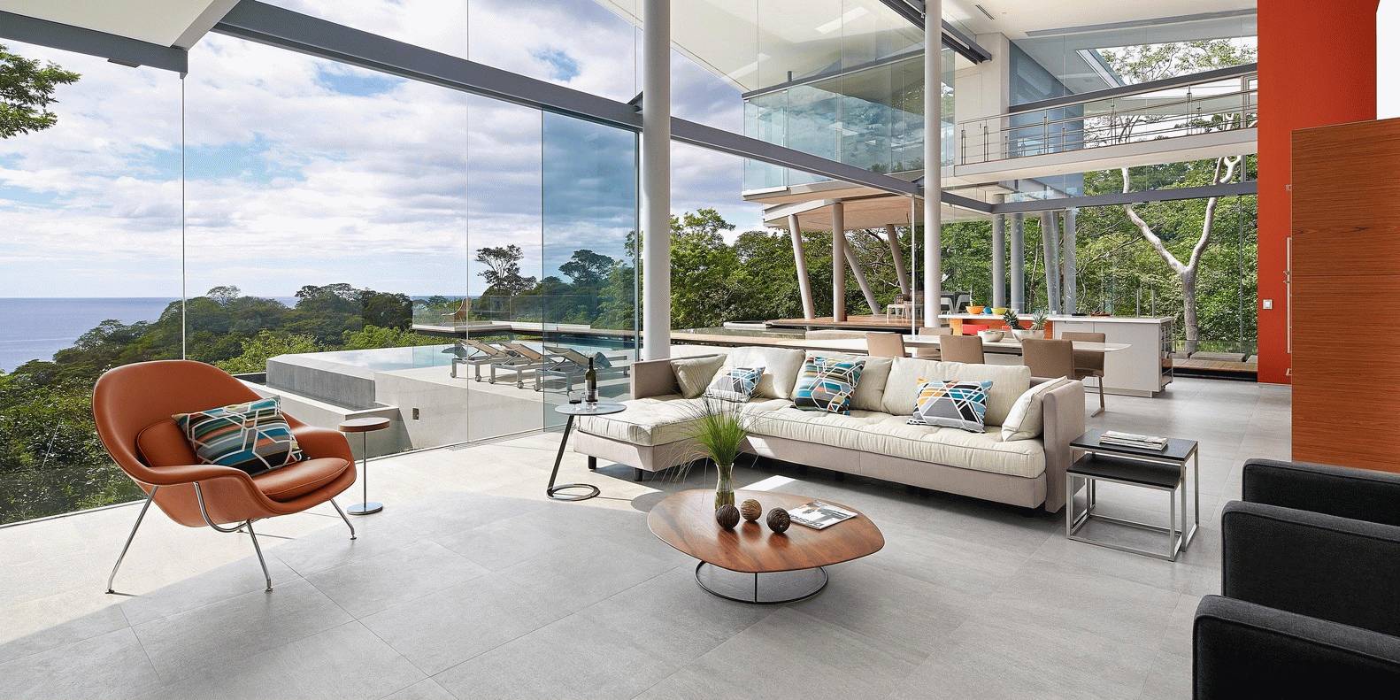 news-mianchaodahai-11.jpg 背靠大山面朝大海的超级别墅 | 设计赏析