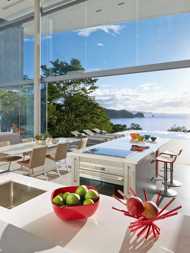 news-mianchaodahai-13.jpg 背靠大山面朝大海的超级别墅 | 设计赏析