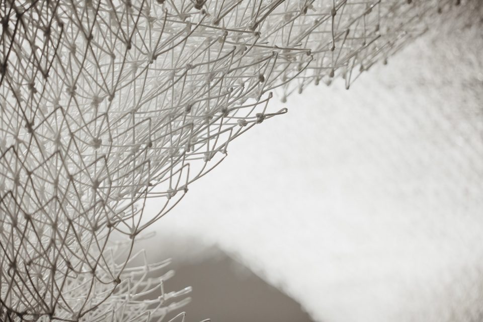 news-yunlang-02.jpg 云廊”用十万多个元件将人与自然界变化的关系跃然纸上 | 设计赏析