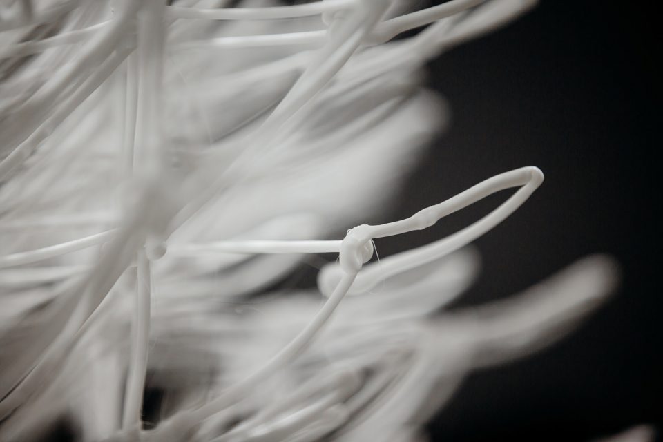 news-yunlang-03.jpg 云廊”用十万多个元件将人与自然界变化的关系跃然纸上 | 设计赏析