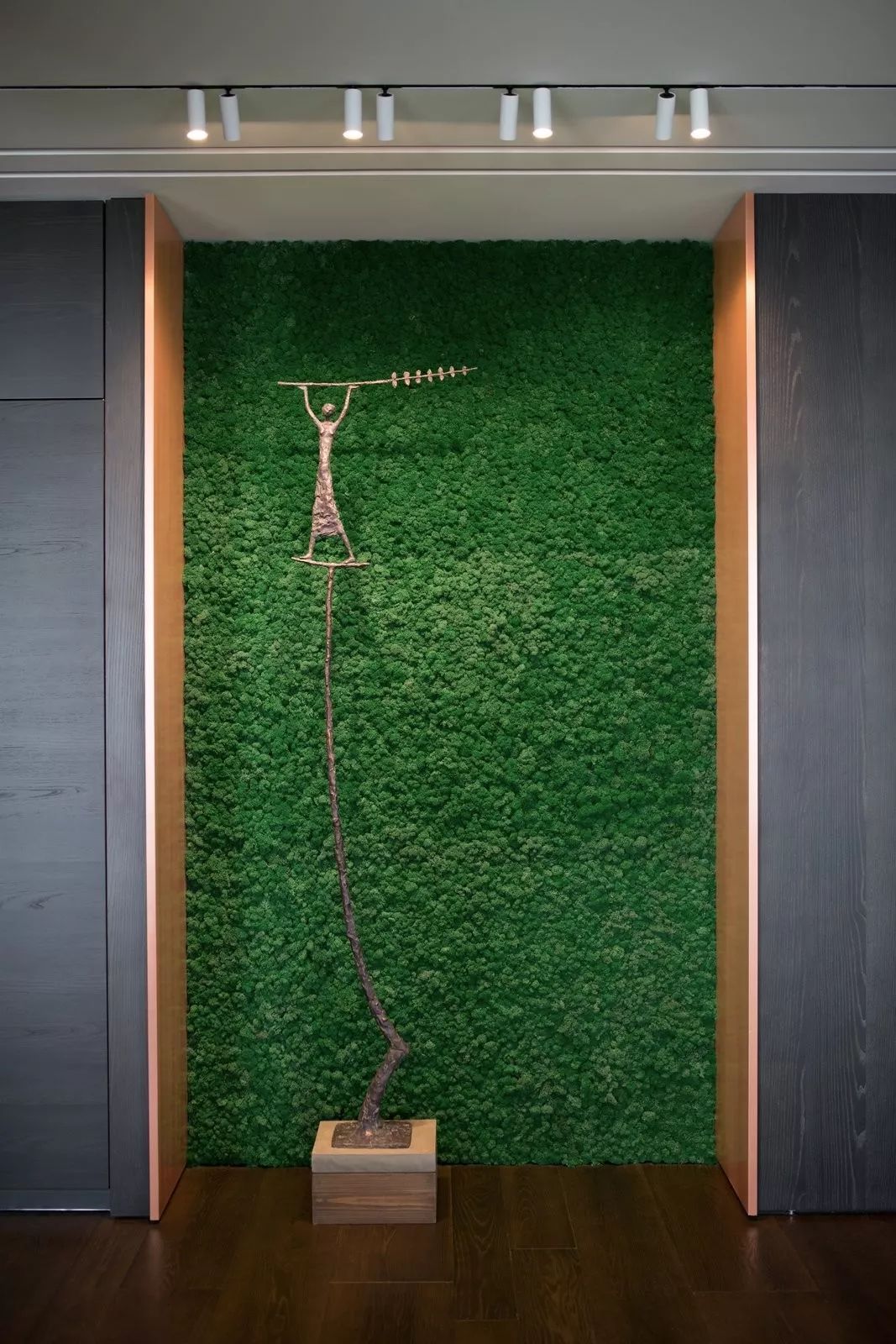 news-gaojihei-07.jpg 风尚高级灰,越品越有味! | 设计赏析