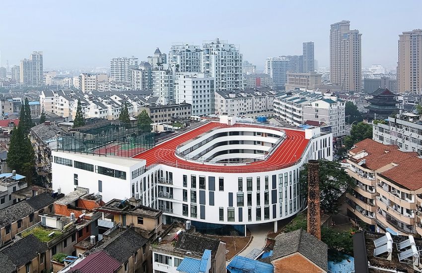 把操场搬上屋顶!浙江天台第二小学首建空中跑道 | 设计赏析
