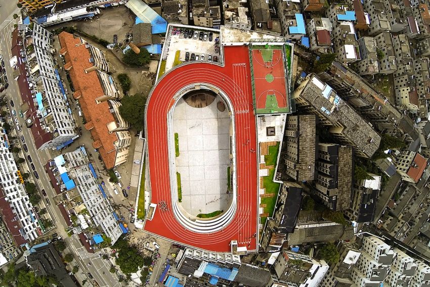 把操场搬上屋顶!浙江天台第二小学首建空中跑道 | 设计赏析