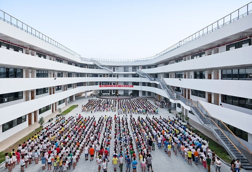 把操场搬上屋顶!浙江天台第二小学首建空中跑道 | 设计赏析