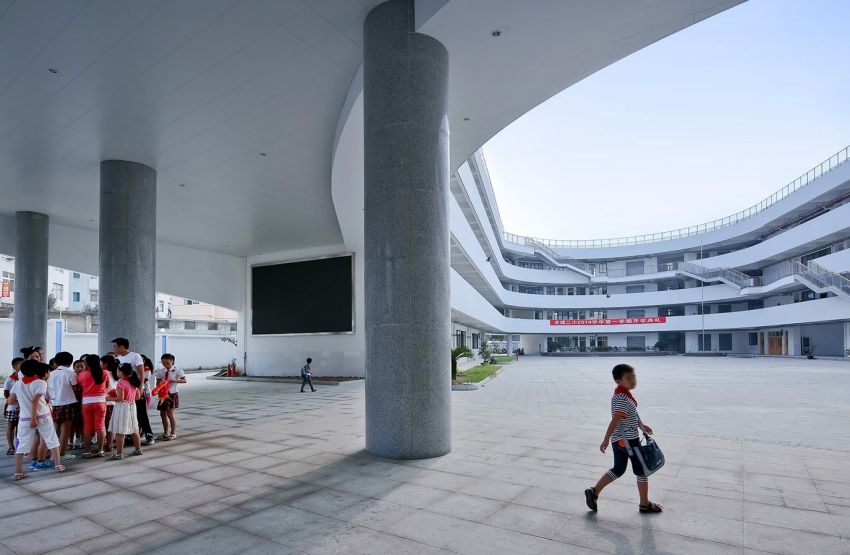 把操场搬上屋顶!浙江天台第二小学首建空中跑道 | 设计赏析