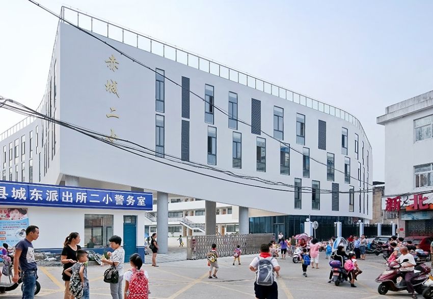 把操场搬上屋顶!浙江天台第二小学首建空中跑道 | 设计赏析