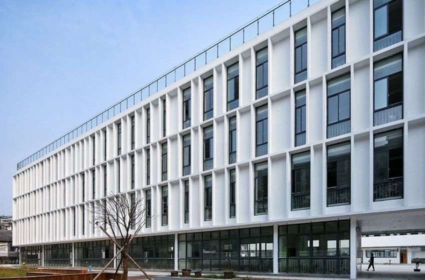 把操场搬上屋顶!浙江天台第二小学首建空中跑道 | 设计赏析