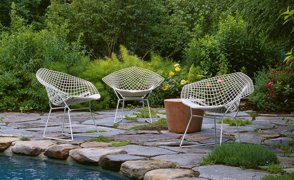 Bertoia small diamond chair with seat cushion