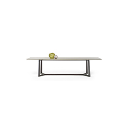 ̨ Gipsy dining table