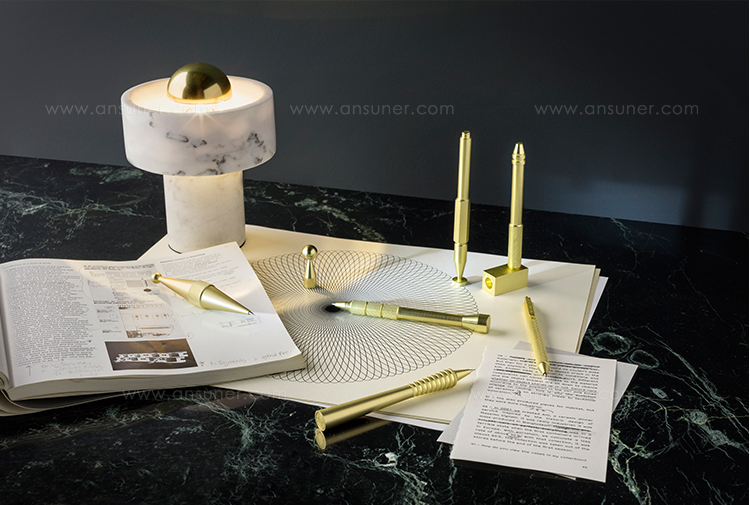 齿轮火炬铅笔 汤姆迪克森